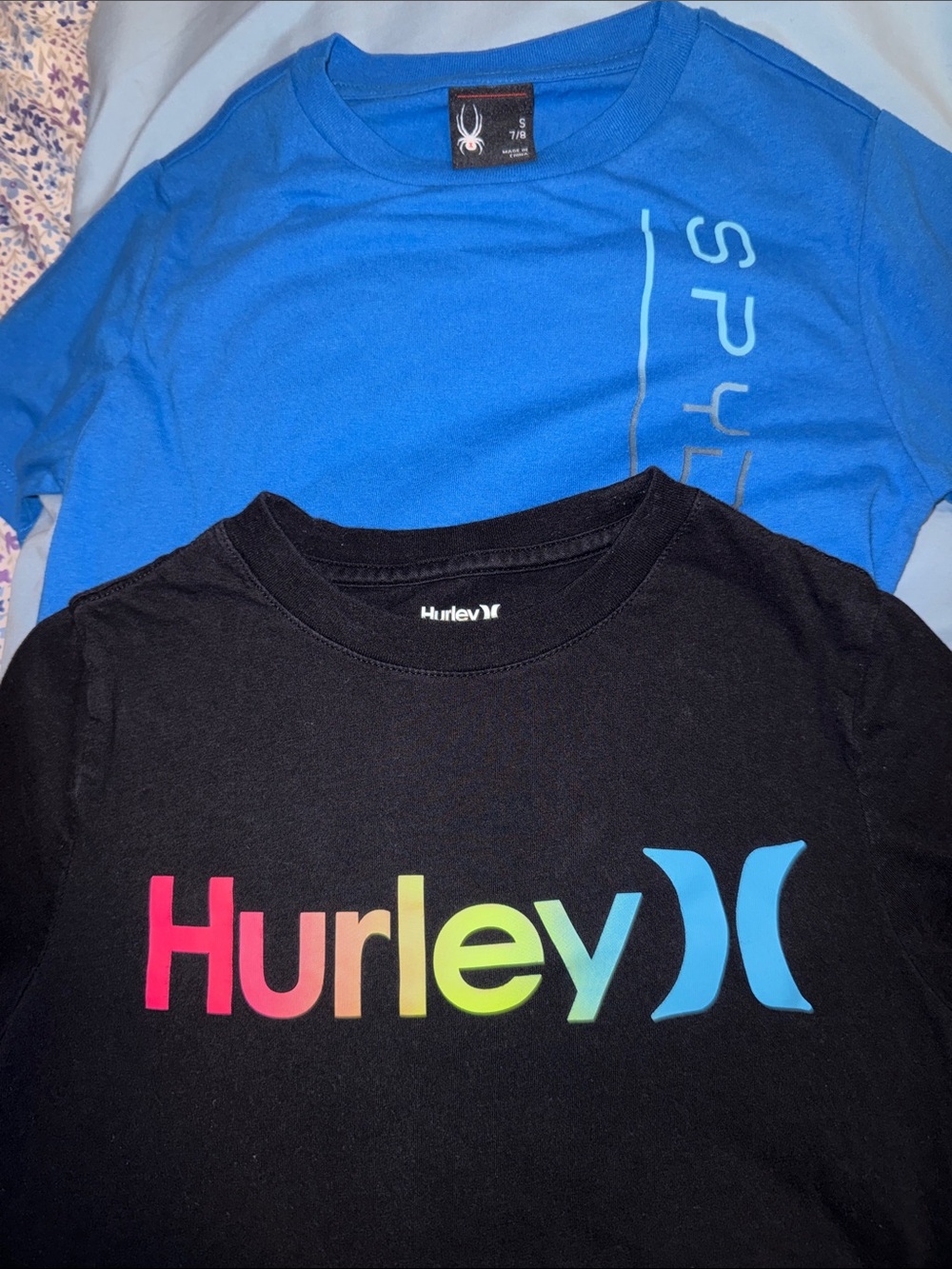 🏖️10 items for $20☀️ Hurley Black Tee with Rainbow Logo shirt and Blue Spyder